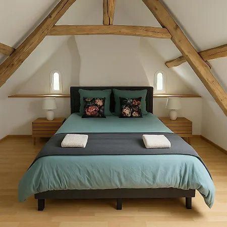 Les Petites Ecuries *