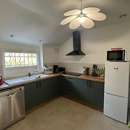 Les Petites Ecuries Дом отдыха *