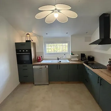 Les Petites Ecuries Ла-Флеш